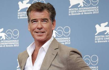 Ekipa se polako kompletira: Pierce Brosnan stigao na Vis