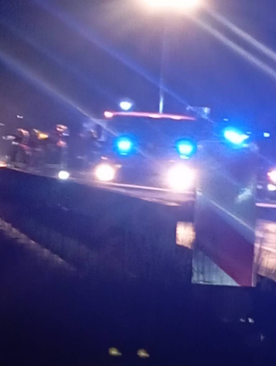 Pijan pokosio ogradu i znakove kod Vrbovca, auto ostao u zraku