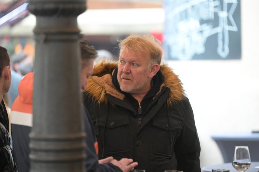 Zagreb: Robert Prosinečki na Badnjak u centru grada popio piće s prijateljima