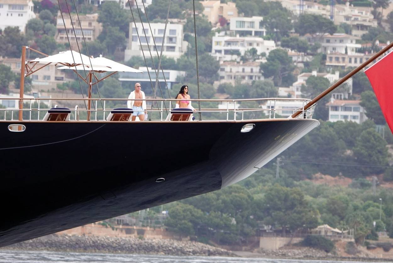 *PREMIUM-EXCLUSIVE* Amazon founder Jeff Bezos and girlfriend Lauren Sanchez pictured relaxing on his new $500M superyacht in Spain.