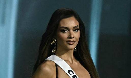 FOTO Na&scaron;a misica odu&scaron;evila je u badi&cacute;ima i haljinama: Evo koje je kombinacije nosila na izboru