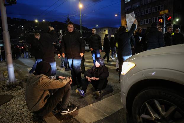 Sarajevo: Neki od prosvjednika sukobili se s vozačima koji ne mogu prolaziti cestom