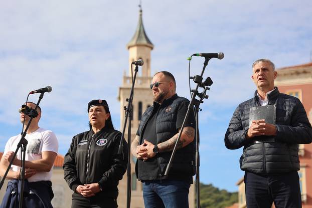 Split: Torcida na Rivi održala prosvjed