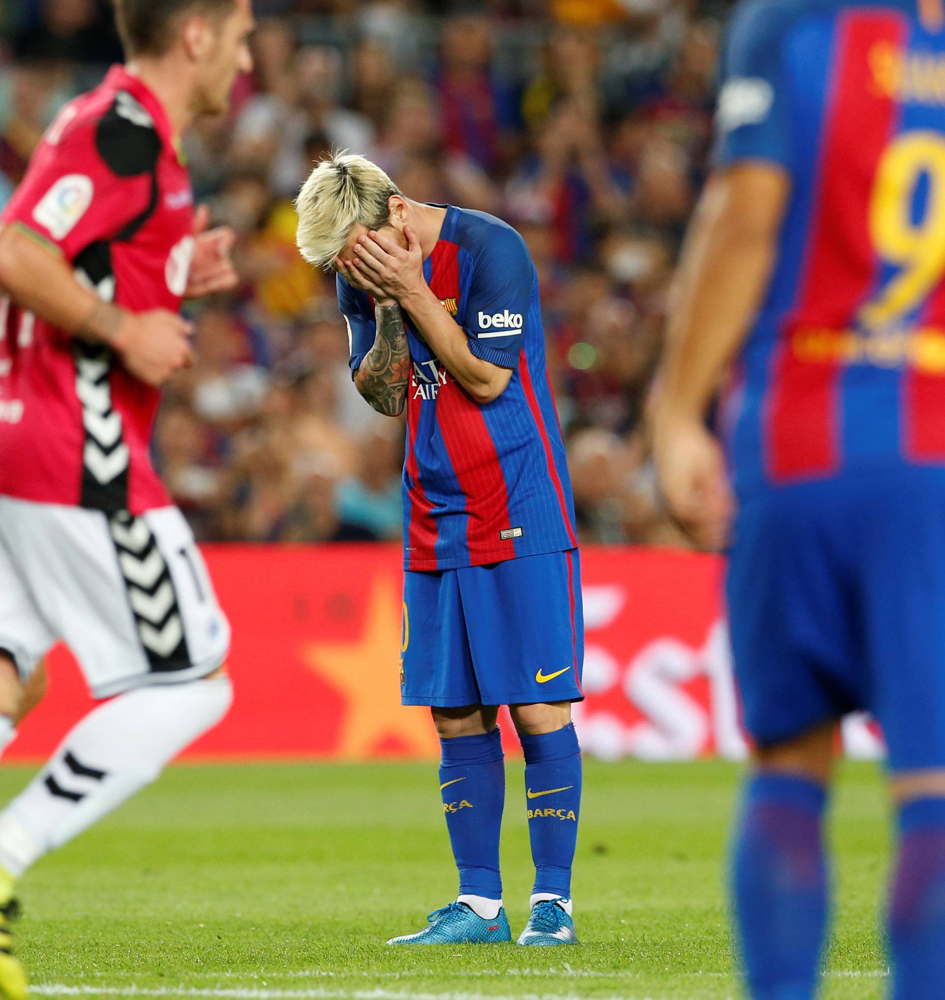 Football Soccer - Barcelona v Alaves - Spanish La Liga Santander - Camp Nou stadium