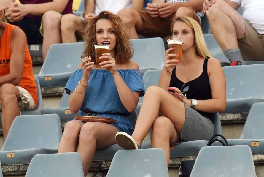 Cibalia vodila, Slaven se vratio, nestalo struje, 'nestali' i gosti