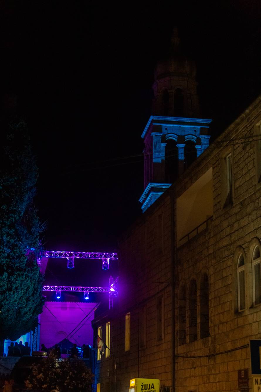 Vela Luka: Koncert "Vrijeme ljubavi" Zorice Kondže i orkestra Joška Banova