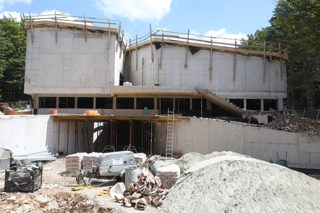 U NP Plitvička jezera u tijeku su radovi na uređenju hotela i izgradnji novog muzeja