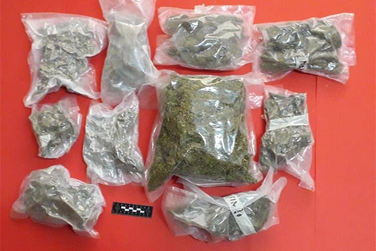 Zadar: Kod mladića (28) našli su 2,7 kilograma marihuane