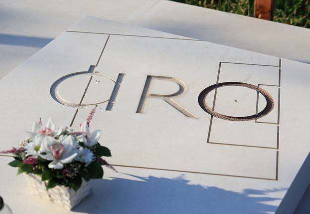 Zagreb: Na grob Miroslava Ćire Blaževića postavljen kamen s porukom "Sine, budi spreman"