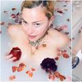 I Madonna leži doma: Kupa se u laticama i zapisuje intimnosti