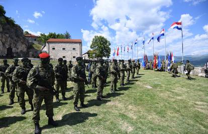 NATO: Hrvatska je premašila 2 posto BDP-a za obranu, prva je u izdvajanjima za opremu