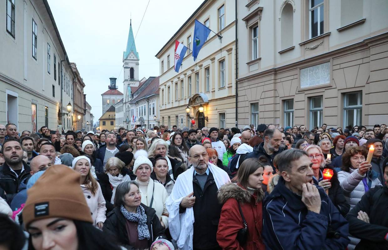 U Zagrebu se održao 'Tihi bijeli marš' protiv COVID potvrda