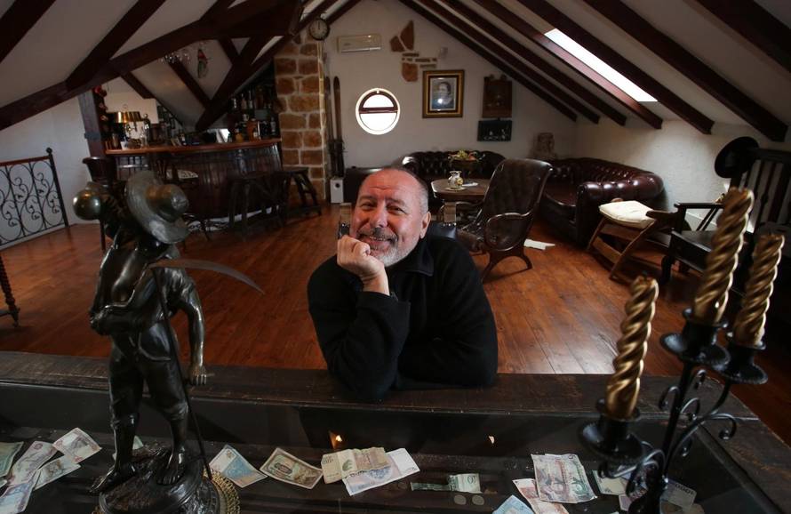 'Materi sam htio napraviti WC, a sad mi je tu vila s bazenom!'