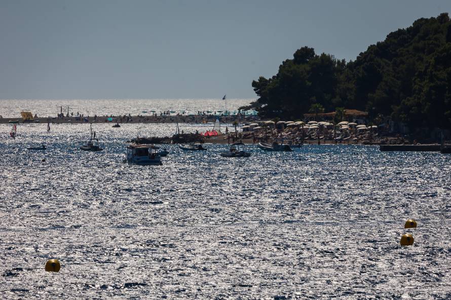 Bol: Pogled sa Dominikanskog Samostana prema Zlatnom Ratu
