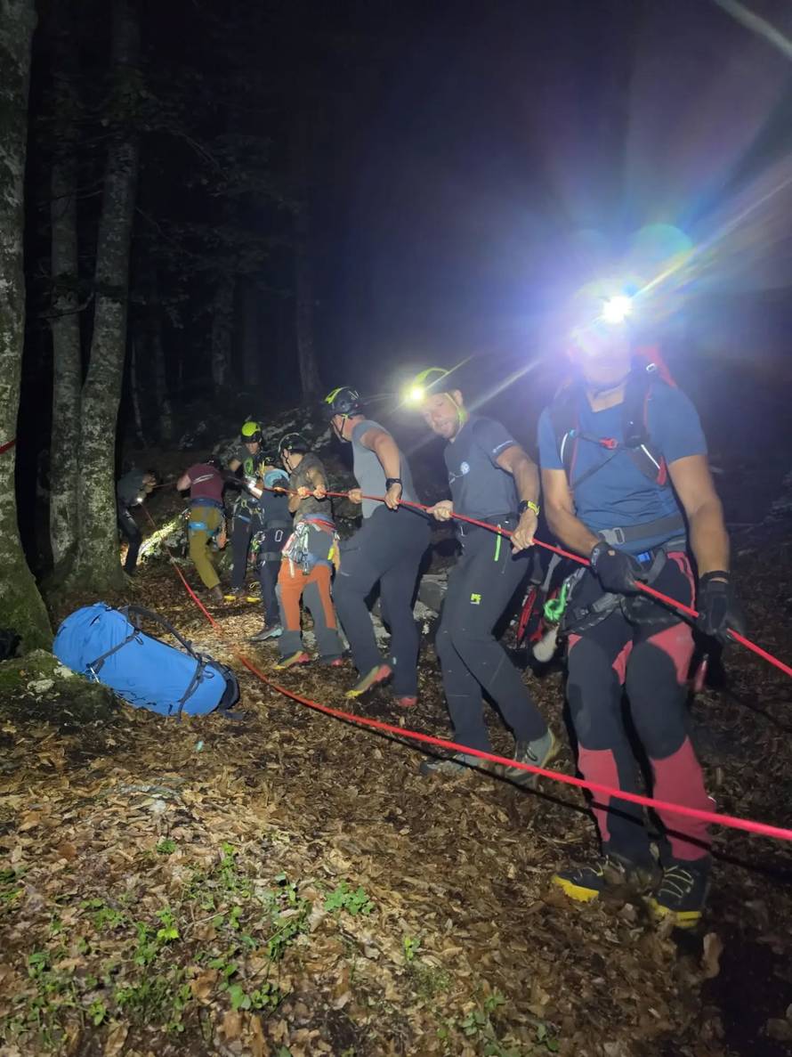 STRAŠNA TRAGEDIJA Otac i dijete pali u provaliju kod slapa u Sloveniji, on je poginuo