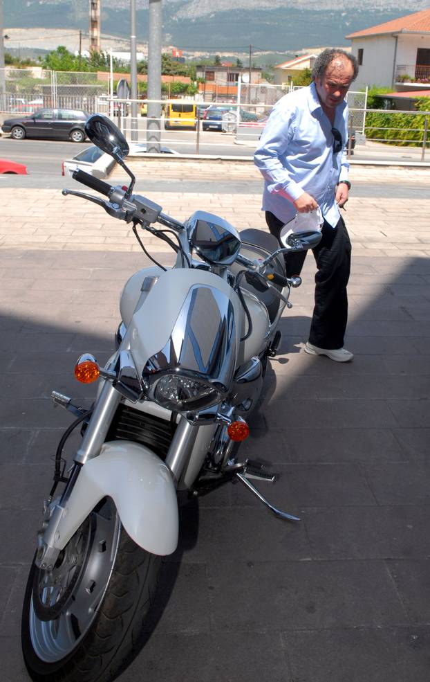 Split: Željko Kerum pokazao svoje bikerske sposobnosti na novom Suzukiju