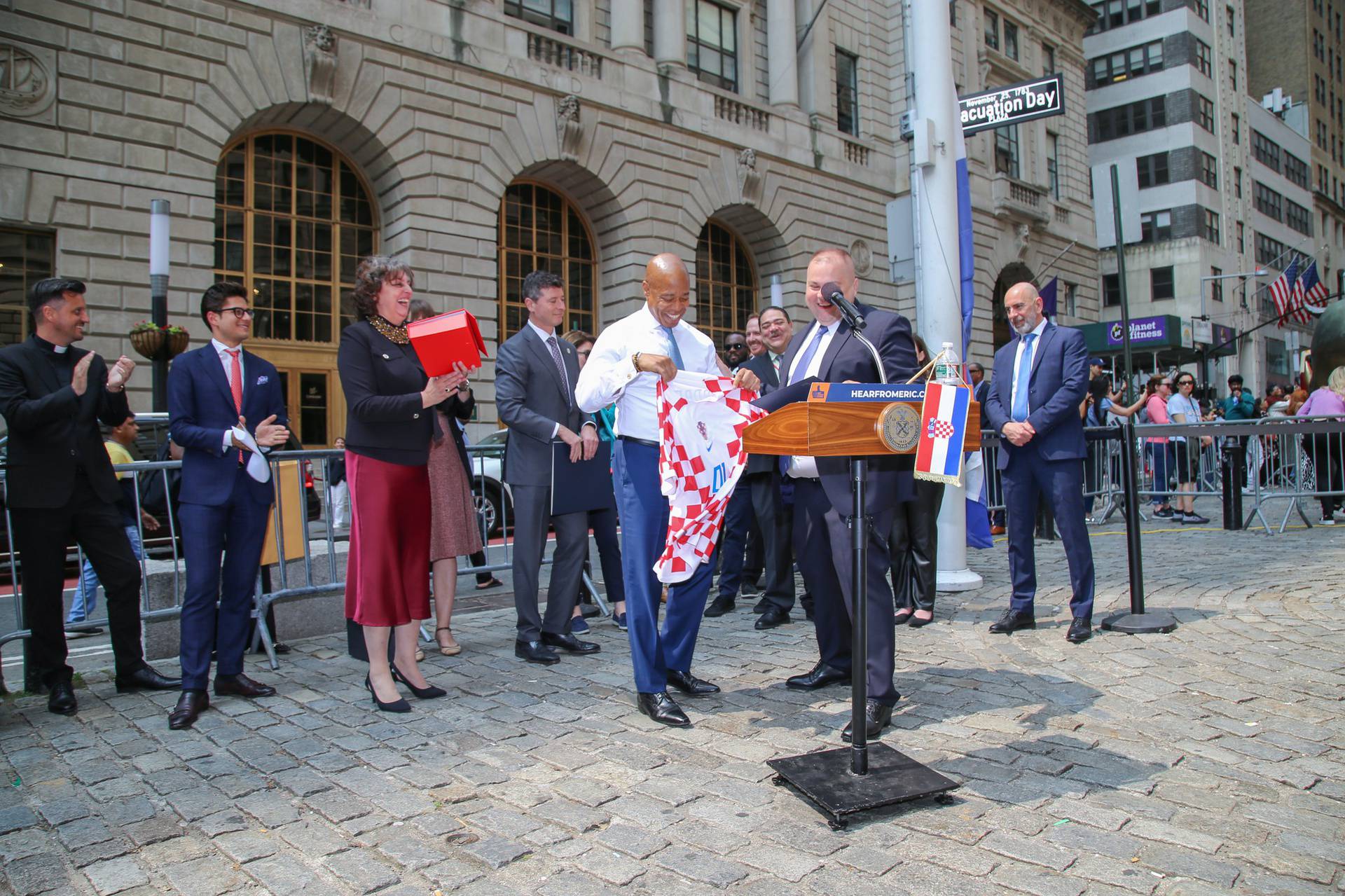 Gradonačelnik New Yorka nosio hrvatski dres. U prvom redu je bila i Kolinda Grabar Kitarović