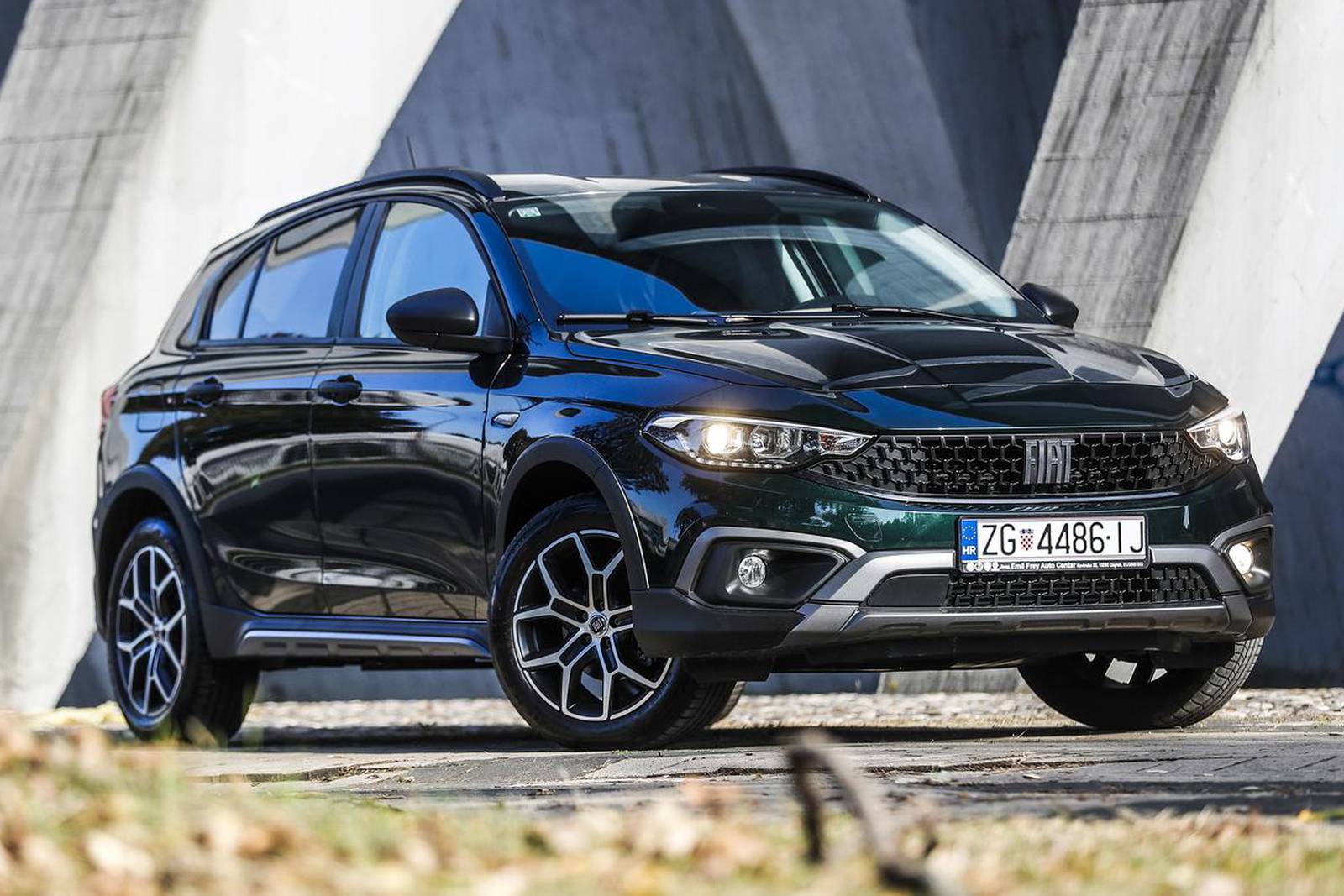 Automobil Fiat Tipo Cross