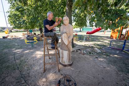 FOTO Kipari naivci sudjelovali su u stvaranju kipova od hrasta