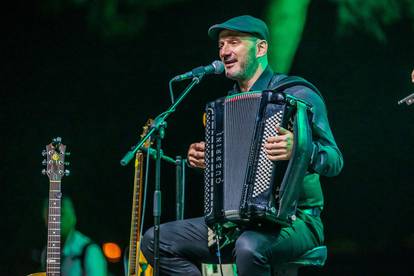 FOTO Danijela Martinović imala koncert u Splitu: Iz prvog reda sve pratio i njezin dečko Josip