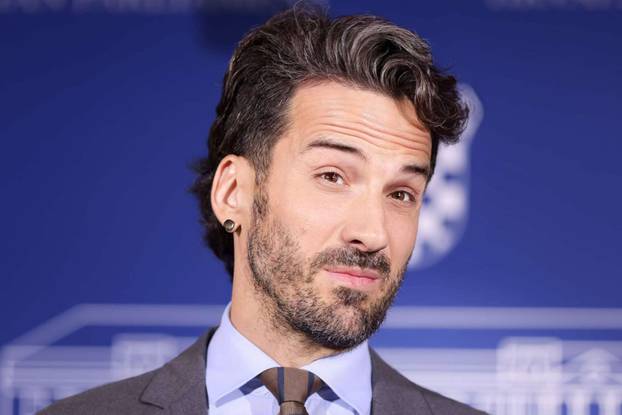 FOTO Ovako bi naše političarke i političari izgledali da ih Marko Grubnić provuče kroz filtere