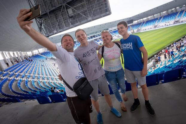Osijek: Navijači uživali na otvorenom danu tribina novog stadiona