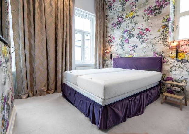 Prodaje se dvoetažni penthouse usred Zagreba s pogledom na HNK, terasa je kao manji stan...