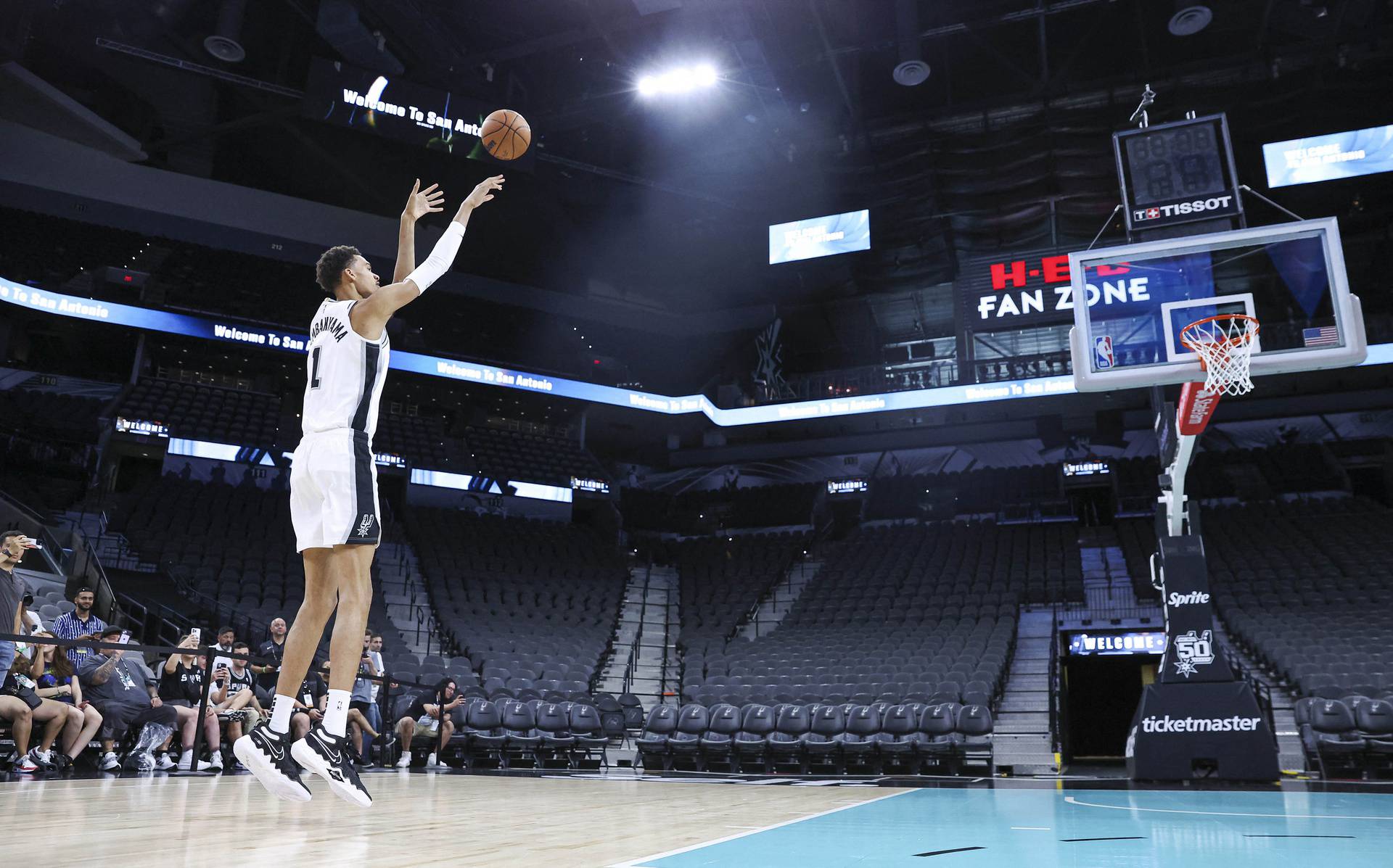 NBA: San Antonio Spurs-Press Conference