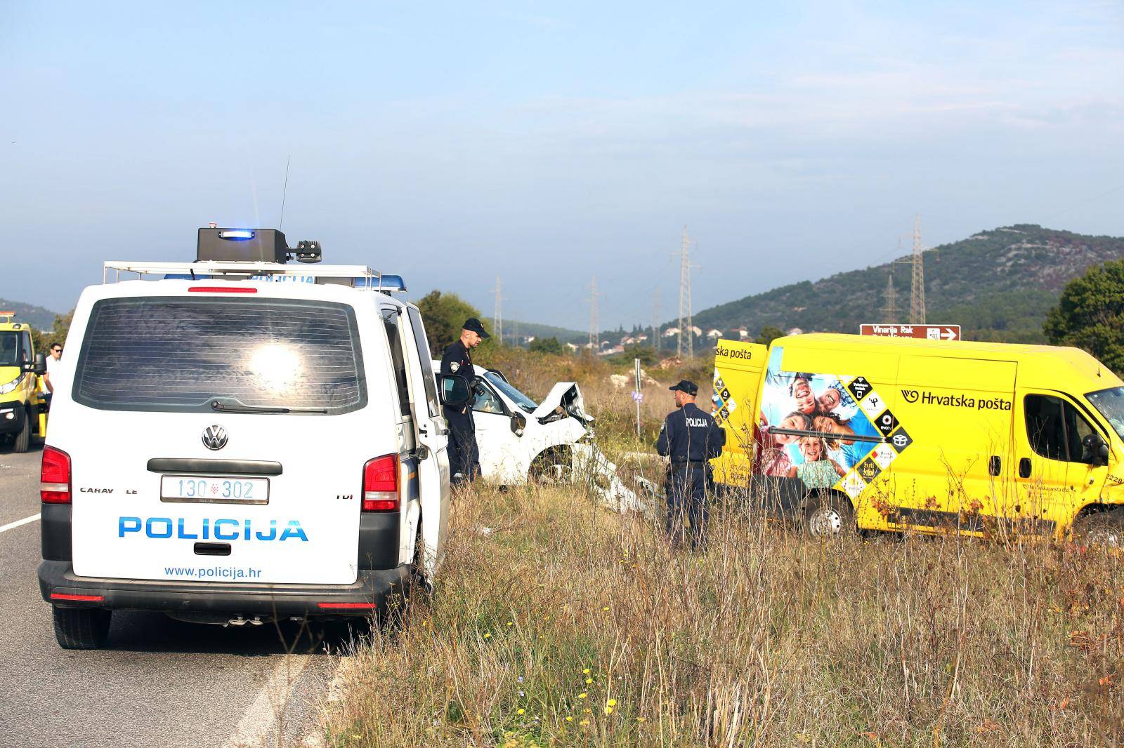 Prometna nesreća kombija i osobnog automobila nedaleko Šibenika