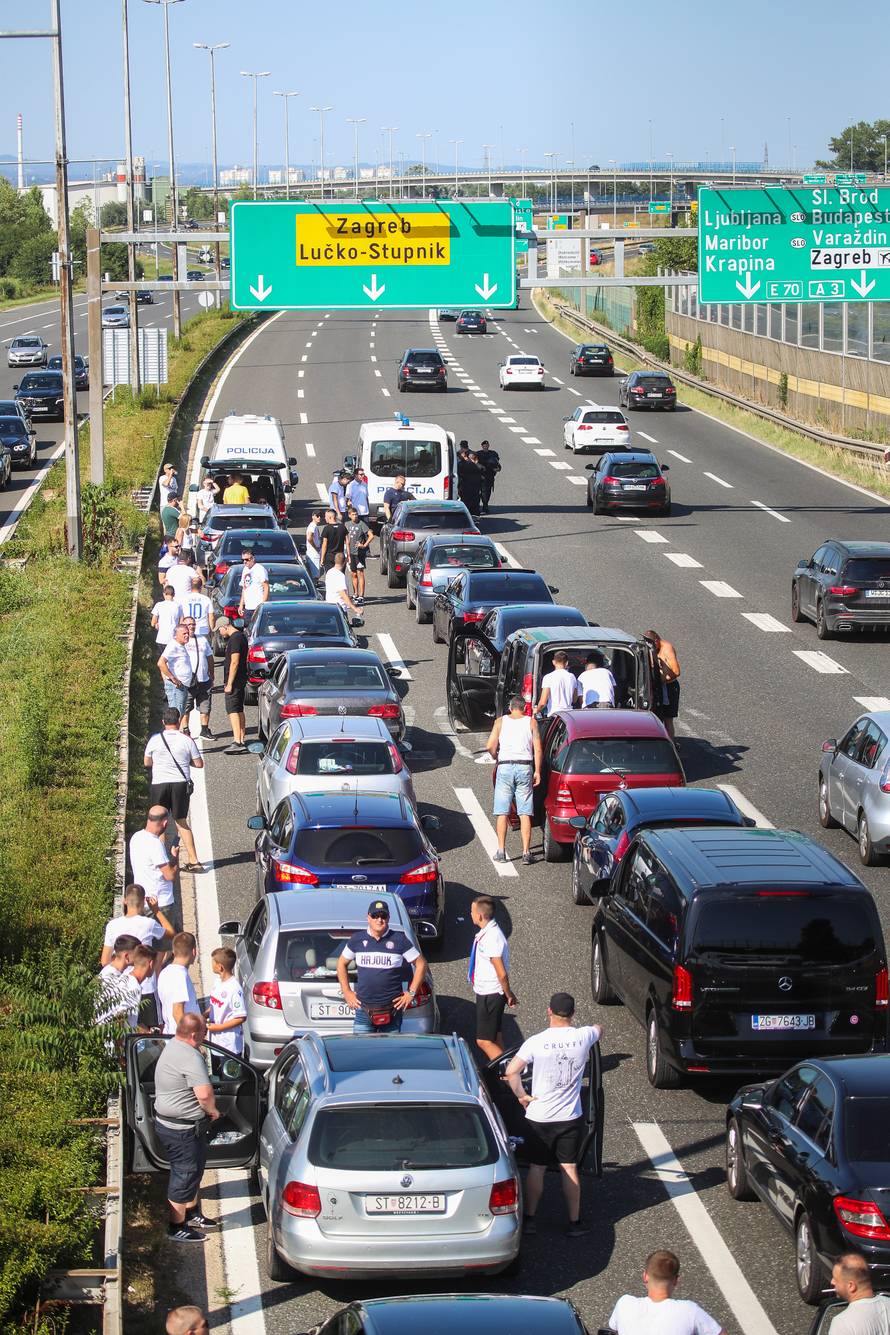 Zagreb: Policija u Lučkom dočekuje Torcidu