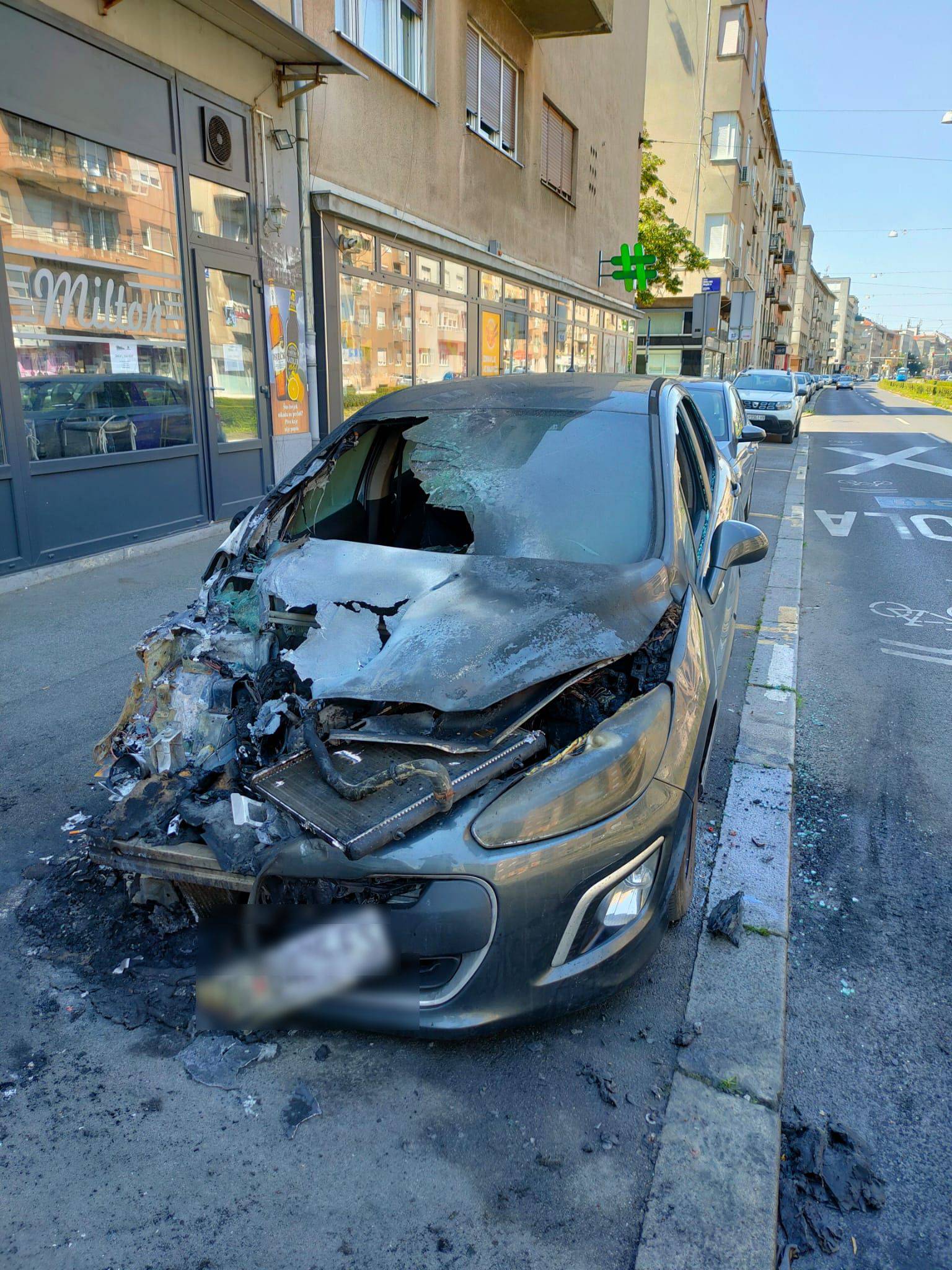 U Zagrebu zapalio auto, uhićen je: 'Fuj, još se osjeti plastika'