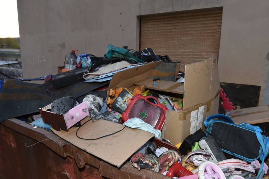 Ostali bez svega: 'Curice stalno plaču jer im je izgorio zeko...'