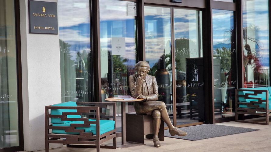 Umjetnost na terasama Opatije: Sit and Meet u suradnji s Amadria Park hotelima