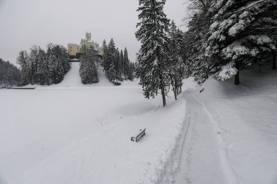 Trakošćan: Zaleđeno jezero Trakošćan stvara magičnu zimsku sliku