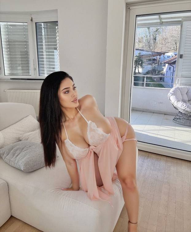 Za prste polizati! Claudia Rivier pravit će kolače, a pokazala je i kako muti jaja te puni sarmice