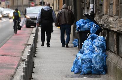 FOTO Zagreb čeka odvoz smeća koje se nagomilalo zbog štrajka