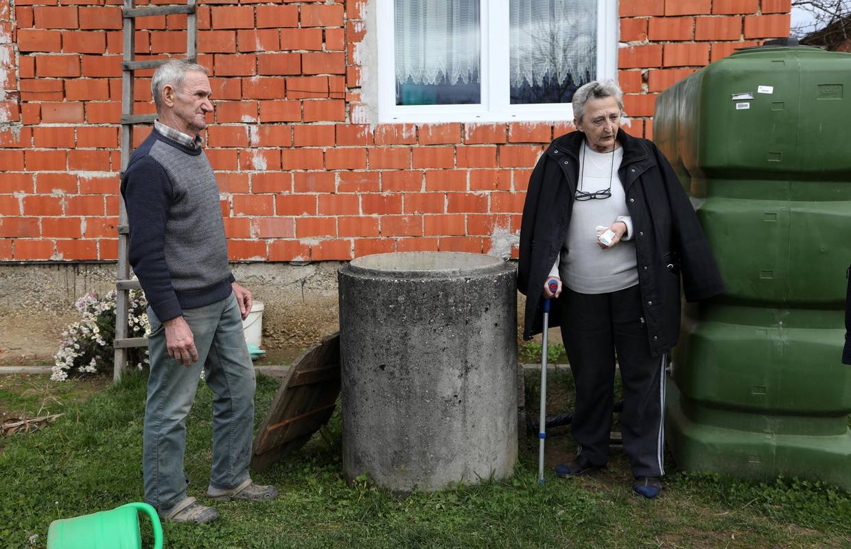 Država ih guši birokracijom: 'Preživjela sam potres, imala rak i sad mi ne daju pitku vodu'