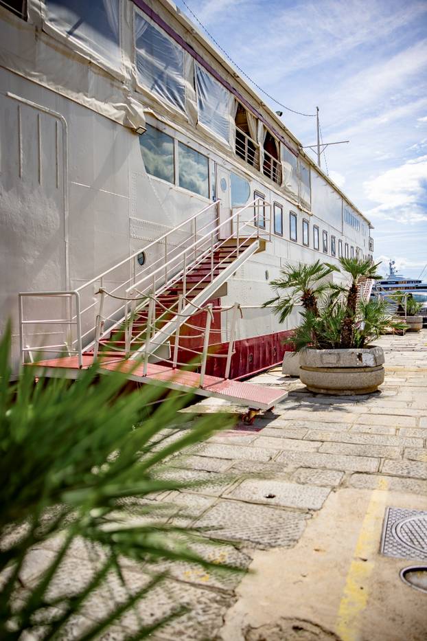 FOTO Zavirite u prvi brod-hotel u Hrvatskoj: Noćenje na ovom brodu u Rijeci ima posebnu čar
