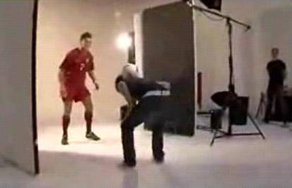 Cristiano Ronaldo izvodio trikove s kamermanom