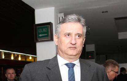 HDZ o Kalmeti: Ne treba dati ostavku, neka dokaže nevinost