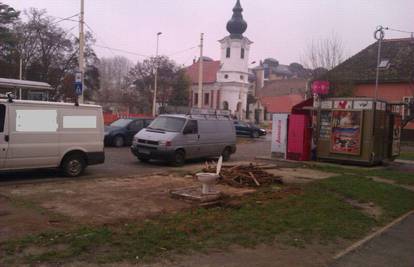 Zahod na otvorenom: "Novi javni WC" osvanuo u Osijeku