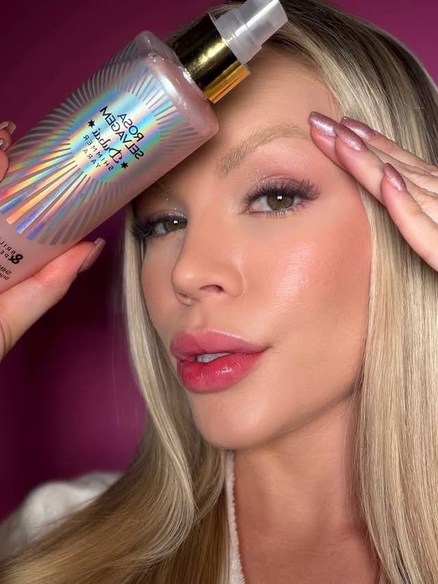 FOTO Slikala se gola na snijegu i riskirala zdravlje zbog fanova: 'Završila sam na hitnoj...'