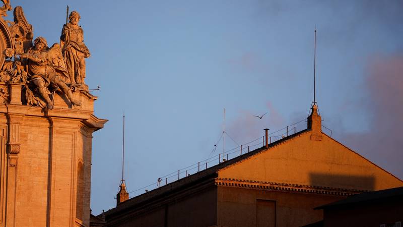 UŽIVO Evo kada se očekuje prvi dim iz Sikstinske kapele 21 2025 05 08t044911z 1383462144 rc2gdeabgrlu rtrmadp 3 pope succession