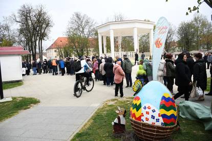 Bjelovar: Stotine građana čekale na svoju porciju ribe