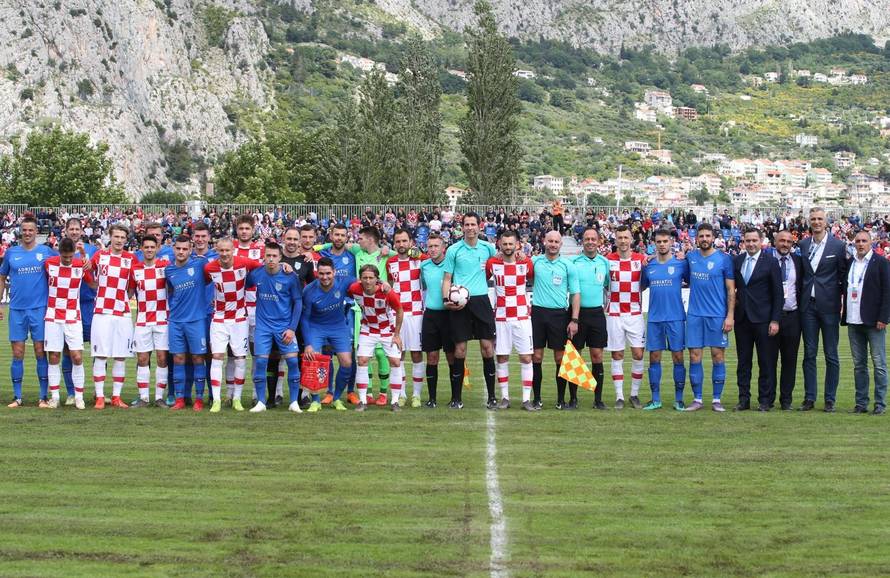 Prijateljska utakmica Hrvatske nogometne reprezentacije i NK OmiÅ¡ povodom 100 godina istoimenog kluba