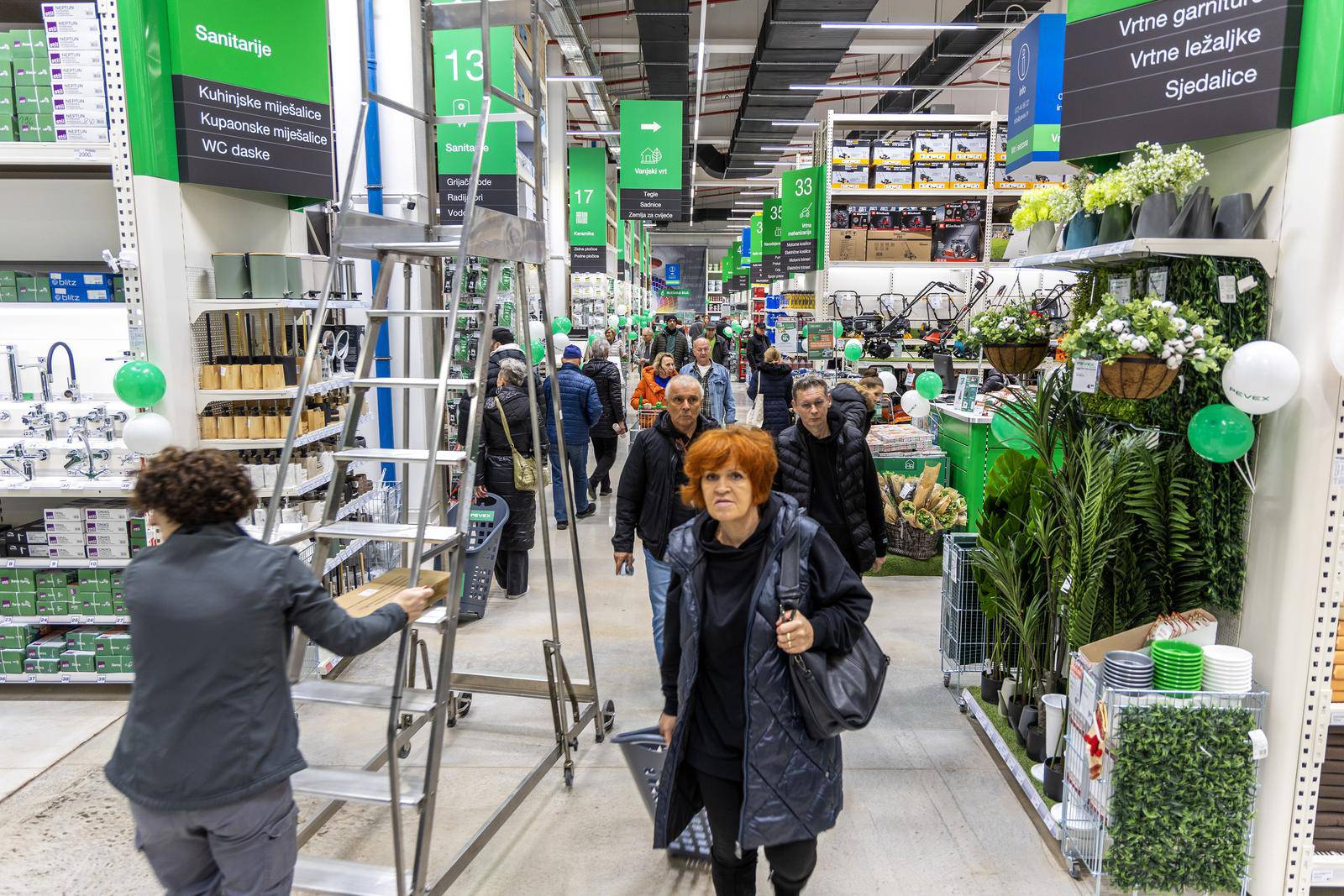 Otvoren Pevex centar u Žbandaju