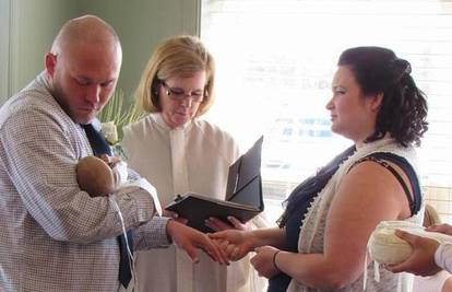 Vjenčali se u bolnici: U naručju držali malenog sina na samrti