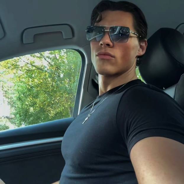 FOTO Petar studira medicinu u Norveškoj i izgleda kao Apolon: Doktore, pregledaj me!