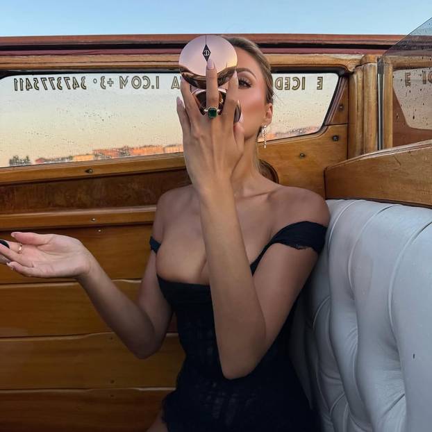 FOTO Bez srama, bez grudnjaka: Kraljici bikinija Brooks Nader baš sve se vidi kroz majicu