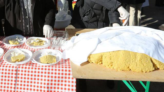 Rijeka: U sklopu manifestacije Rijeka Advent održao se  Gastro show Palenta kompirica